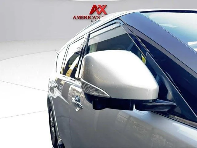 Infiniti QX80 photo 8