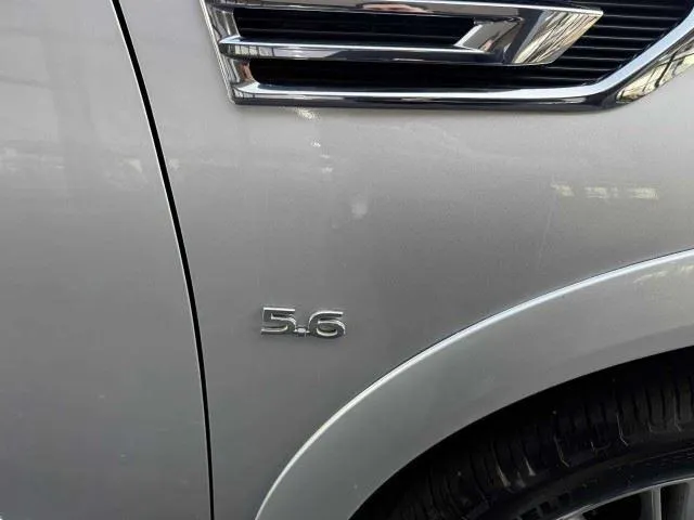 Infiniti QX80 photo 9