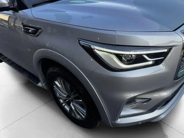Infiniti QX80 photo 10