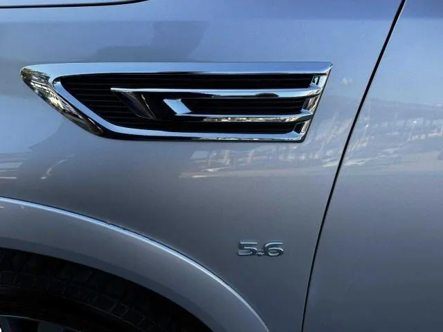 Infiniti QX80 photo 13