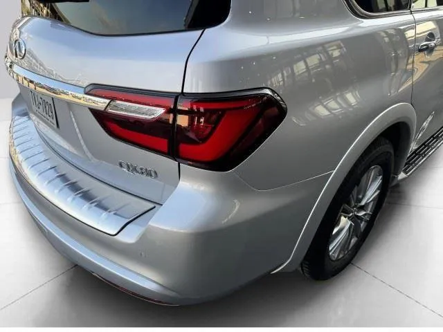 Infiniti QX80 photo 16