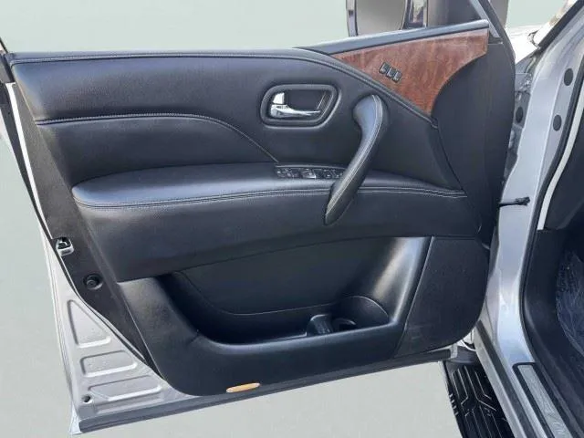 Infiniti QX80 photo 21