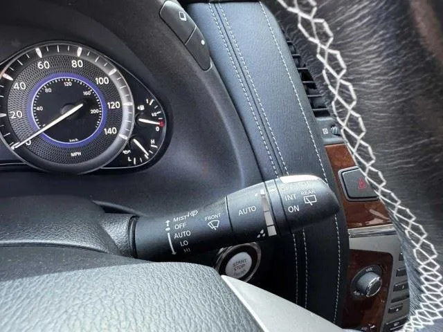 Infiniti QX80 photo 27