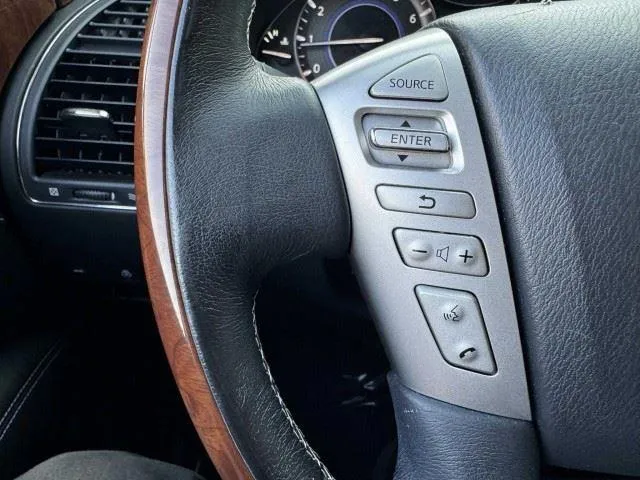 Infiniti QX80 photo 28