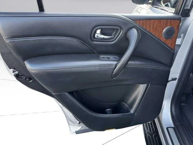 Infiniti QX80 photo 45