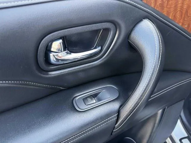 Infiniti QX80 photo 46
