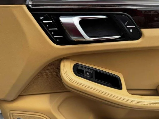 Porsche Macan photo 49