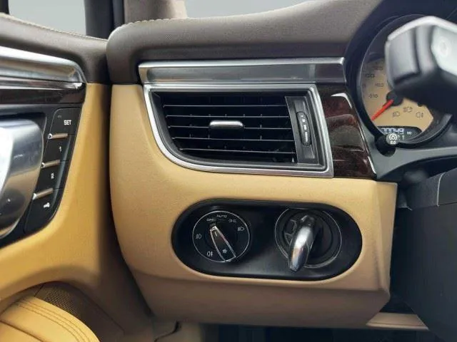Porsche Macan photo 23