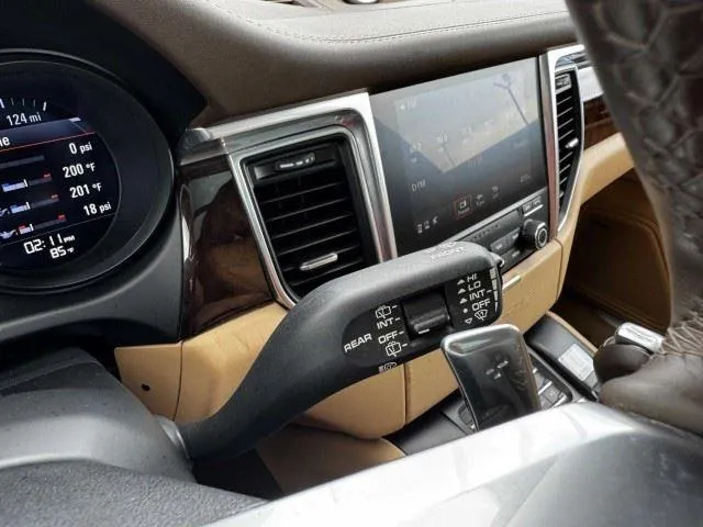 Porsche Macan photo 26