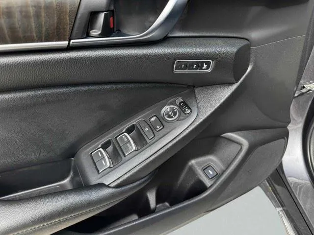 Honda Accord photo 20