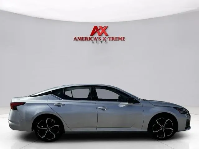 2024 Nissan Altima SR - Photo 7