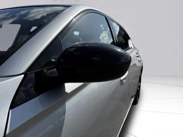 2024 Nissan Altima SR - Photo 9