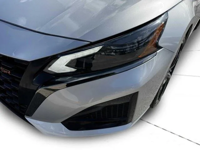 2024 Nissan Altima SR - Photo 11