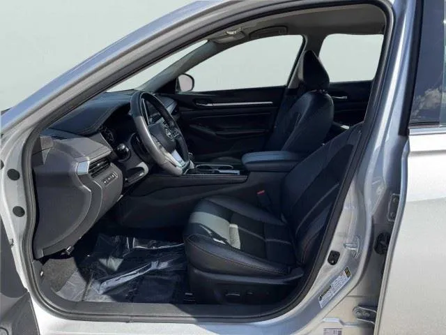 2024 Nissan Altima SR - Photo 15