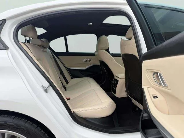 BMW 3 Series photo 41