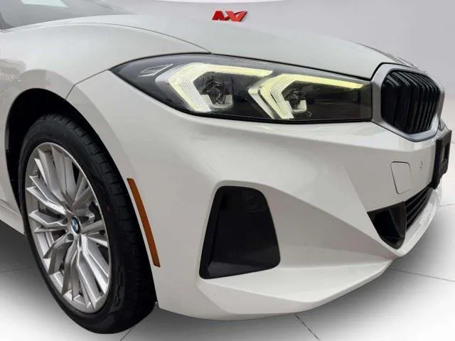 BMW 3 Series photo 11