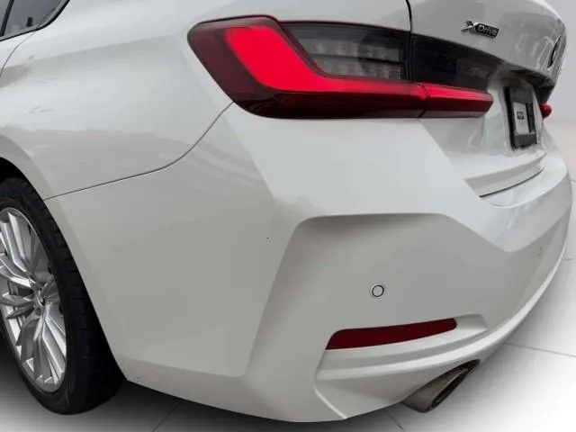 BMW 3 Series photo 15