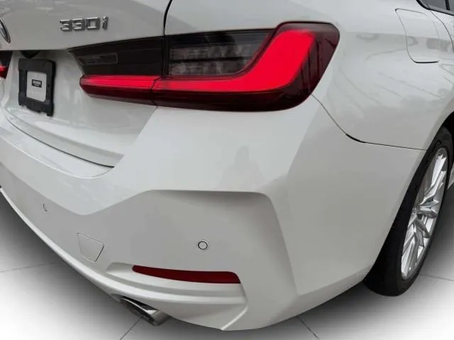 BMW 3 Series photo 16