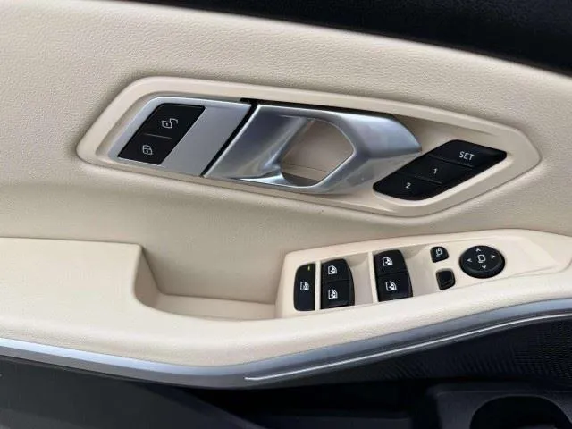 BMW 3 Series photo 18