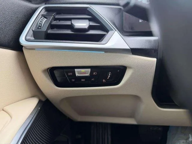 BMW 3 Series photo 21
