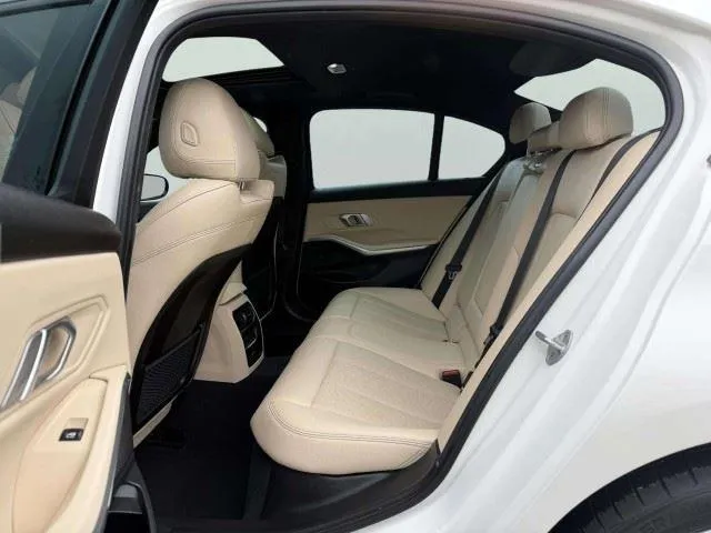 BMW 3 Series photo 33