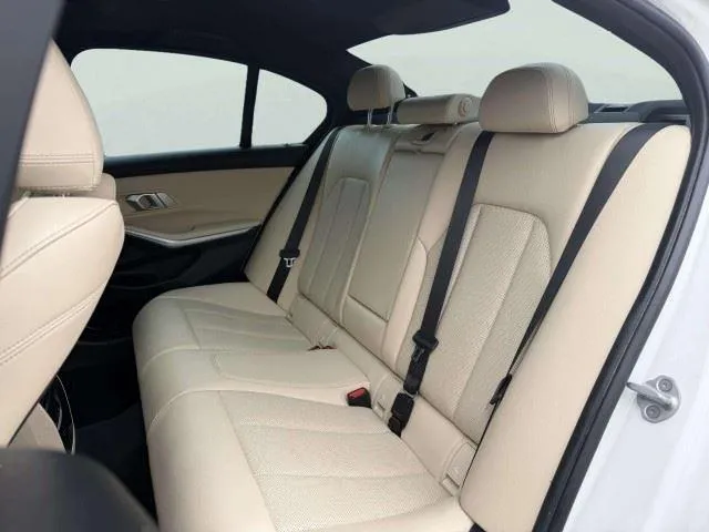 BMW 3 Series photo 35