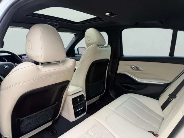 BMW 3 Series photo 36