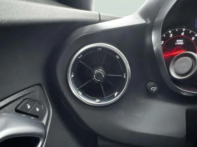 2023 Chevrolet Camaro 24