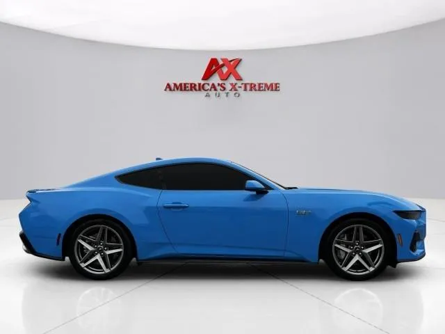 2025 Ford Mustang 8