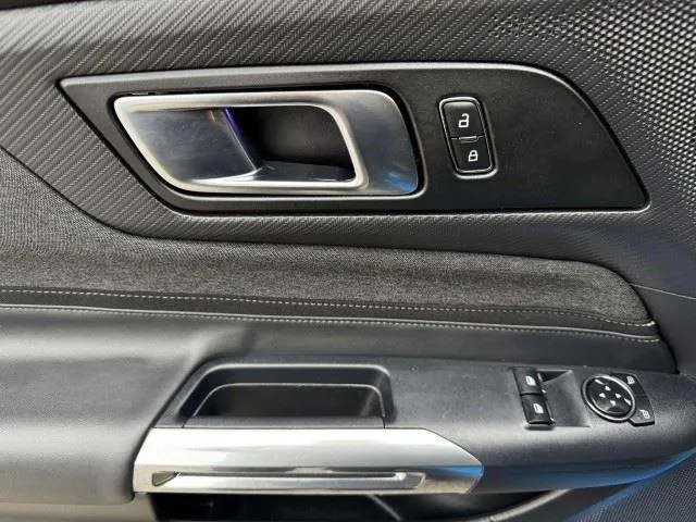 2025 Ford Mustang 23