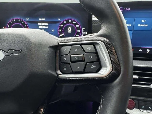 2025 Ford Mustang 33