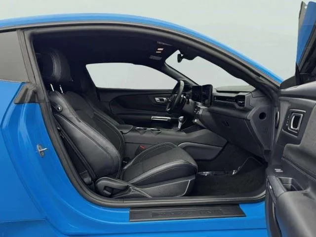 2025 Ford Mustang 41