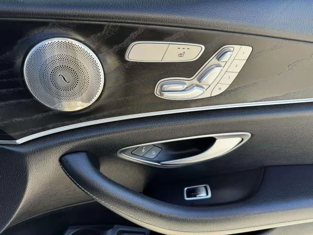Mercedes-Benz E-Class photo 45