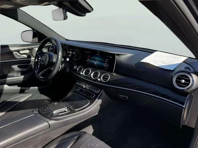 Mercedes-Benz E-Class photo 47
