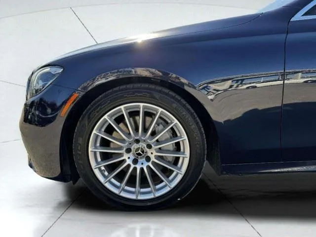 Mercedes-Benz E-Class photo 54