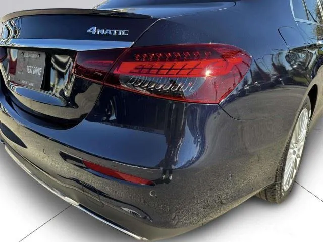 Mercedes-Benz E-Class photo 15