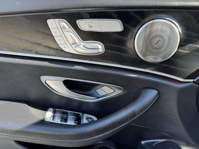 Mercedes-Benz E-Class photo 18