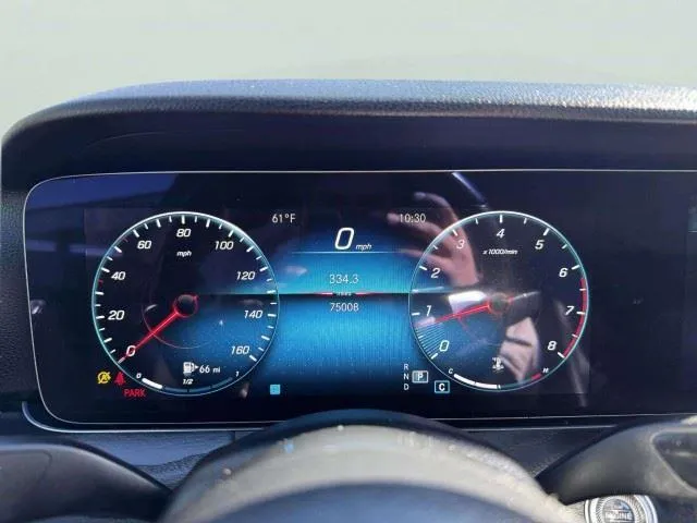 Mercedes-Benz E-Class photo 22