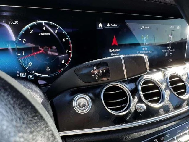 Mercedes-Benz E-Class photo 24