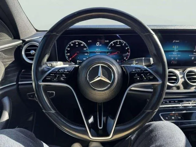 Mercedes-Benz E-Class photo 27