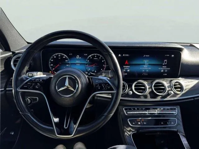 Mercedes-Benz E-Class photo 28