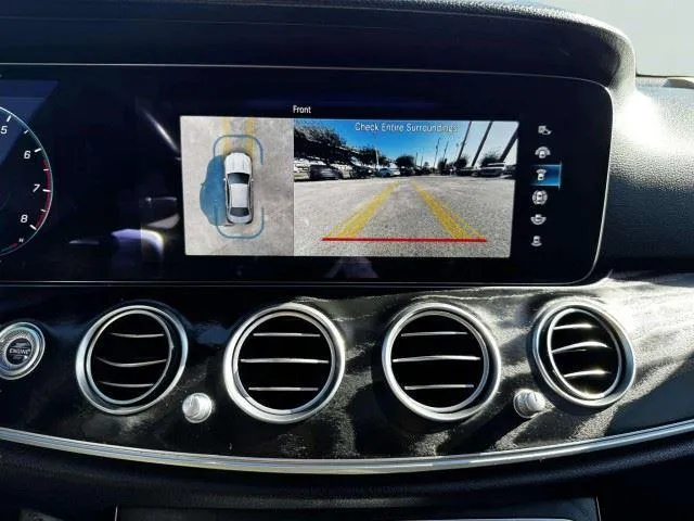 Mercedes-Benz E-Class photo 30