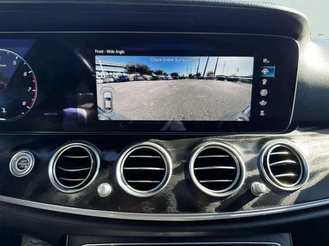 Mercedes-Benz E-Class photo 31