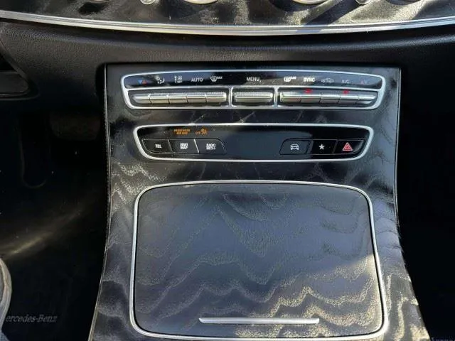 Mercedes-Benz E-Class photo 32