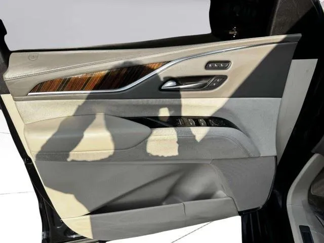 Cadillac Escalade photo 22