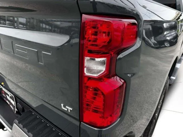 Chevrolet Silverado photo 17