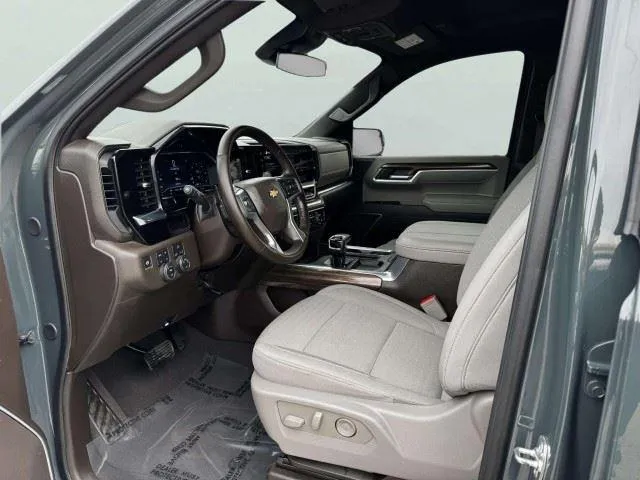 Chevrolet Silverado photo 22