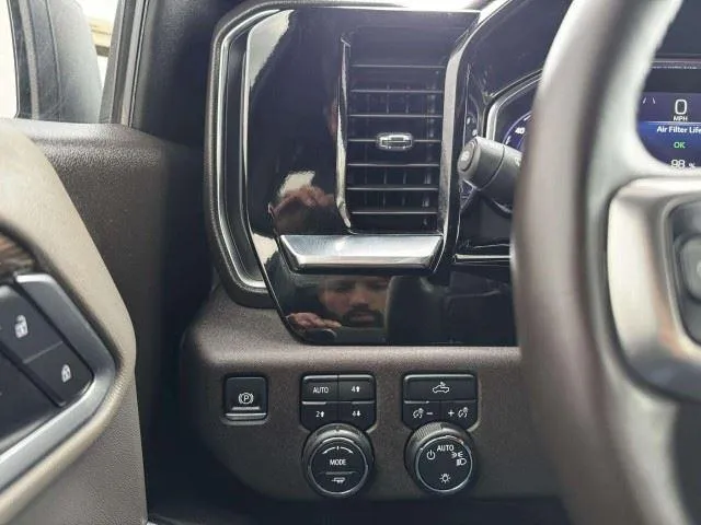 Chevrolet Silverado photo 24