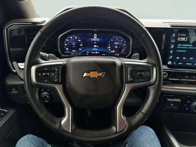 Chevrolet Silverado photo 32