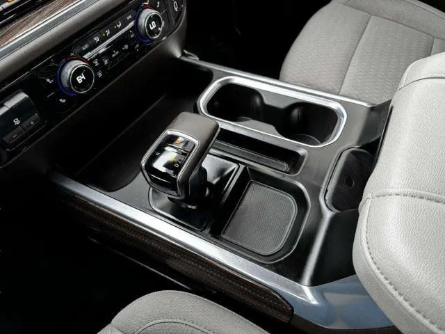 Chevrolet Silverado photo 36